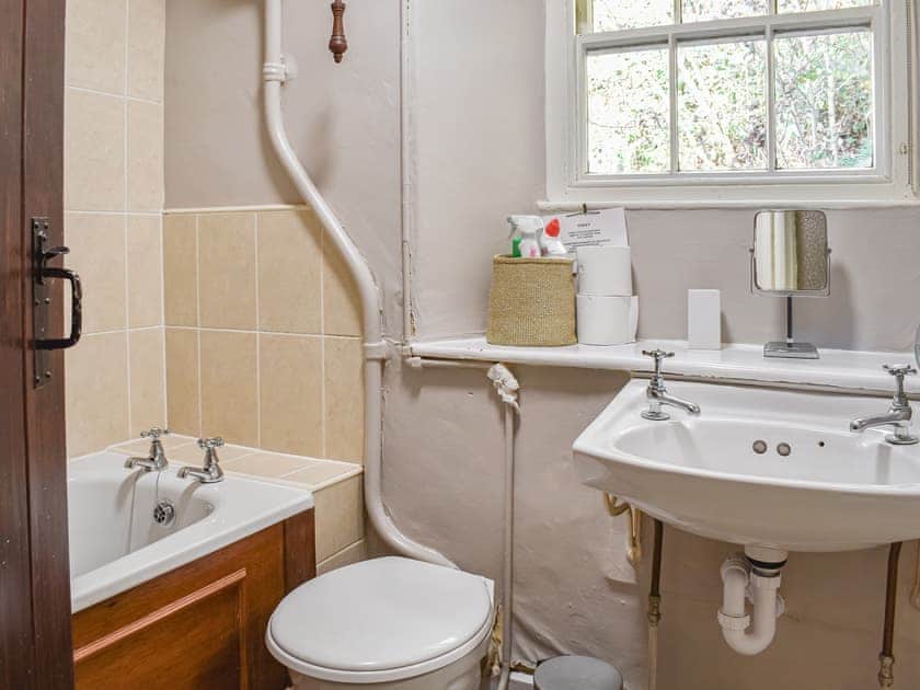 Bathroom | Tarn Cottage, Grasmere