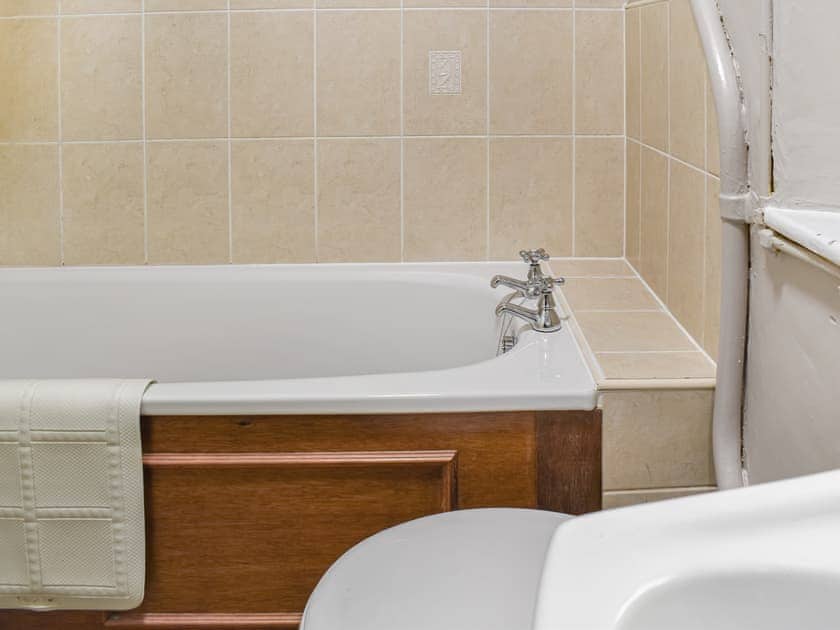 Bathroom | Tarn Cottage, Grasmere