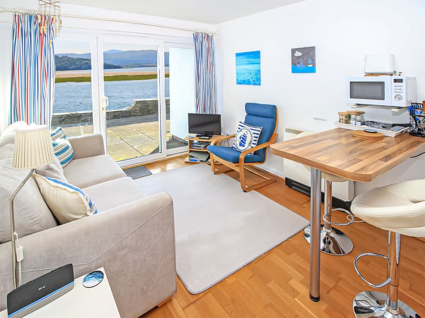 Open plan living space | Southerly Views Flat, Porthmadog