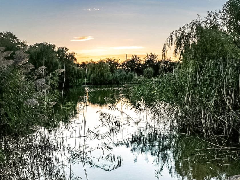 Surrounding area | 4 Lakeview Lodge, Boston