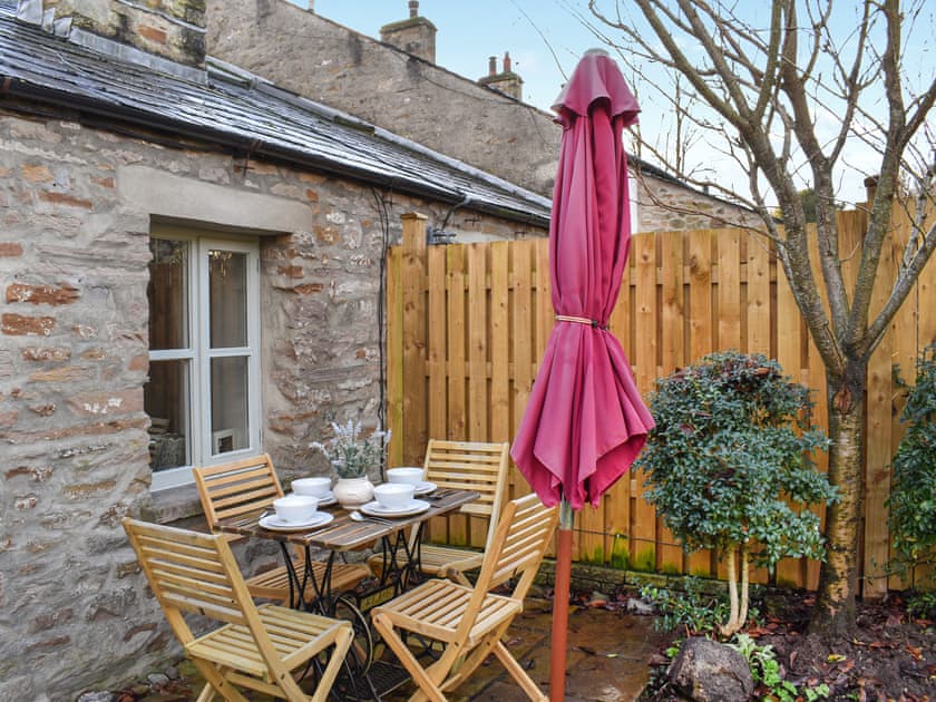 Outdoor eating area | Cross House Cottage - Castle Gate Retreats, Kirkby Lonsdale