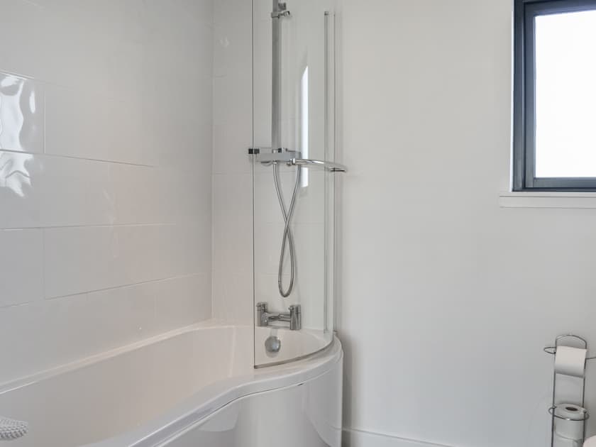 Bathroom | The Longhouse at Threave, Castle Douglas