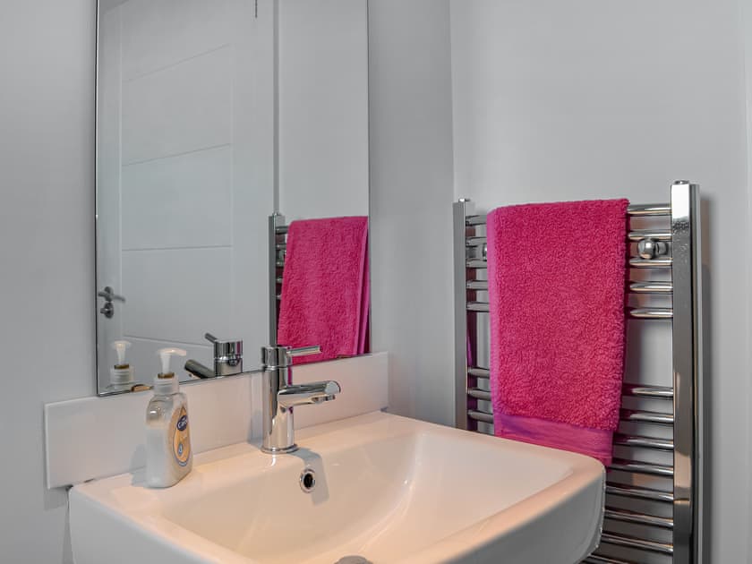 Bathroom | The Longhouse at Threave, Castle Douglas
