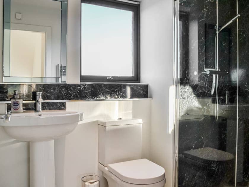 Bathroom | The Longhouse at Threave, Castle Douglas