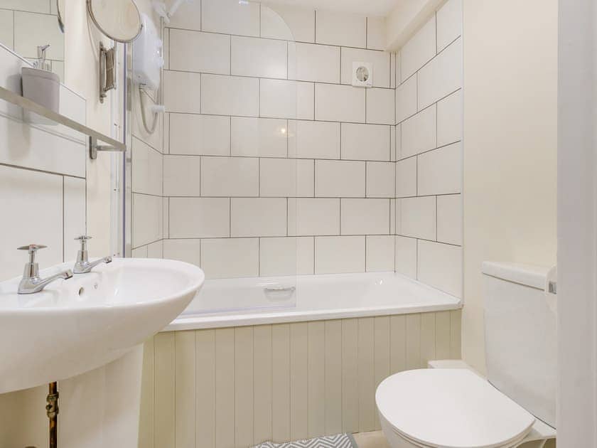 Bathroom | Brewers Cottage, Montgomery
