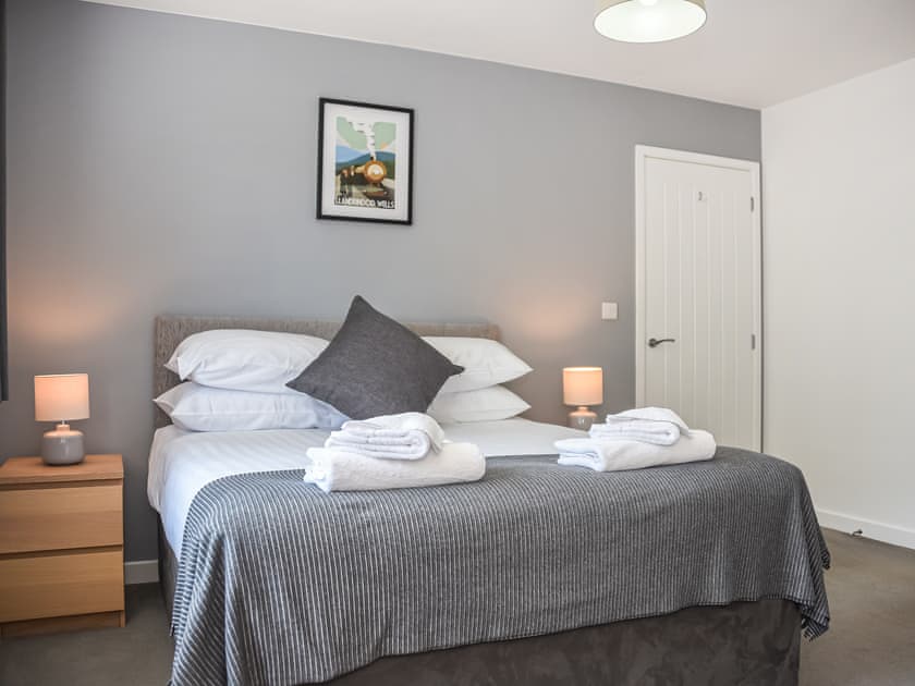  Bedroom with en-suite bathroom | Maen Llwyd, Llanyre, near Llandrindod Wells