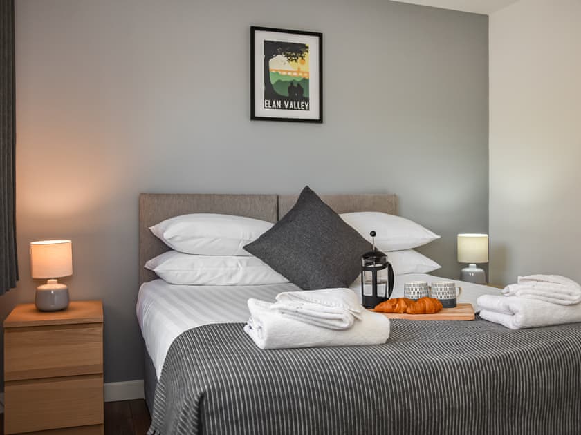 Downstairs double bedroom (can be twin on request) | Maen Llwyd, Llanyre, near Llandrindod Wells