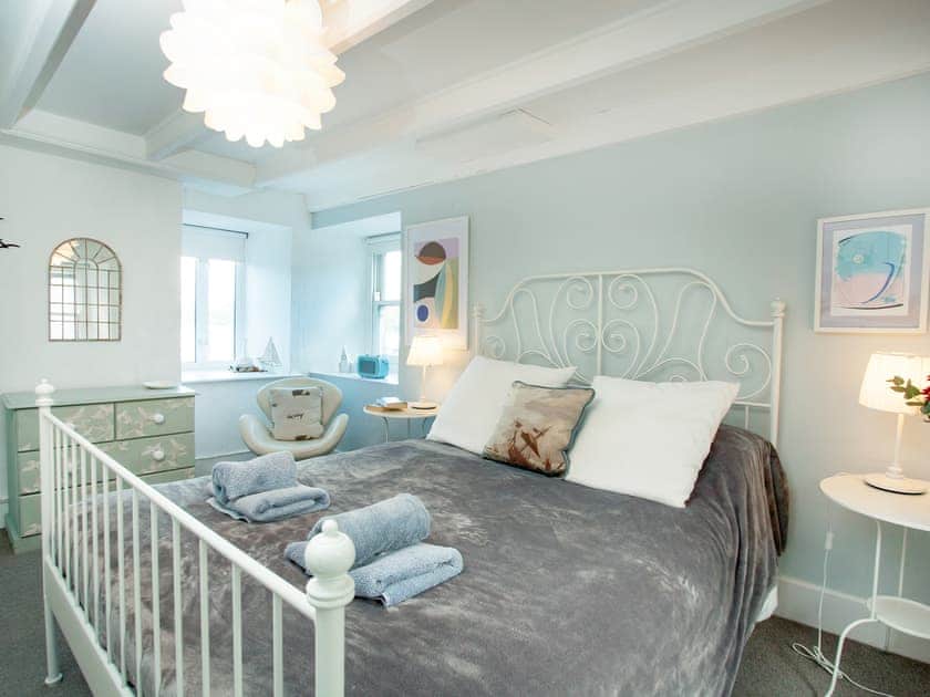 Double bedroom | The Lookout, Fowey