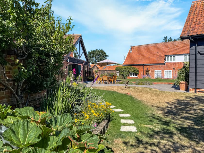 The pool house and gardens  | The Farmhouse - Wash Farm Barns, Banham