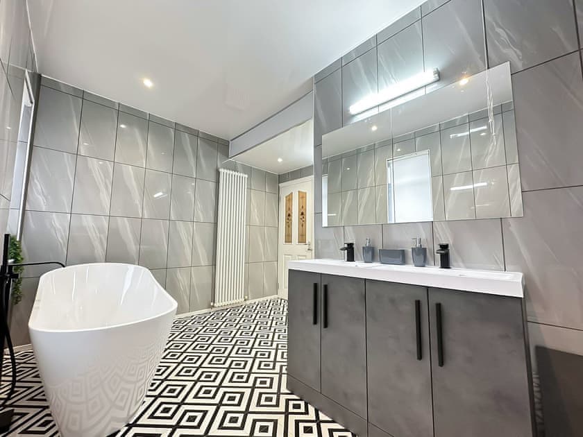 Bathroom | Victoria House by the Sea, Whitley Bay