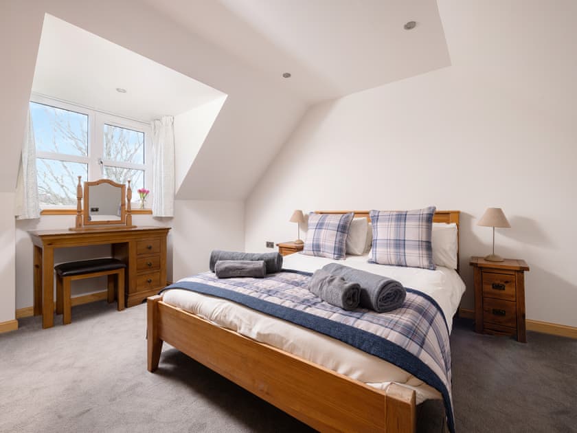Romantic double bedroom | Tornahatnach - Glenkindie Estate Holiday Cottages, Glenkindie, near Alford