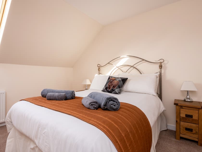 Light and airy second double bedroom | Home Farm Cottage - Glenkindie Estate Holiday Cottages, Glenkindie, near Alford