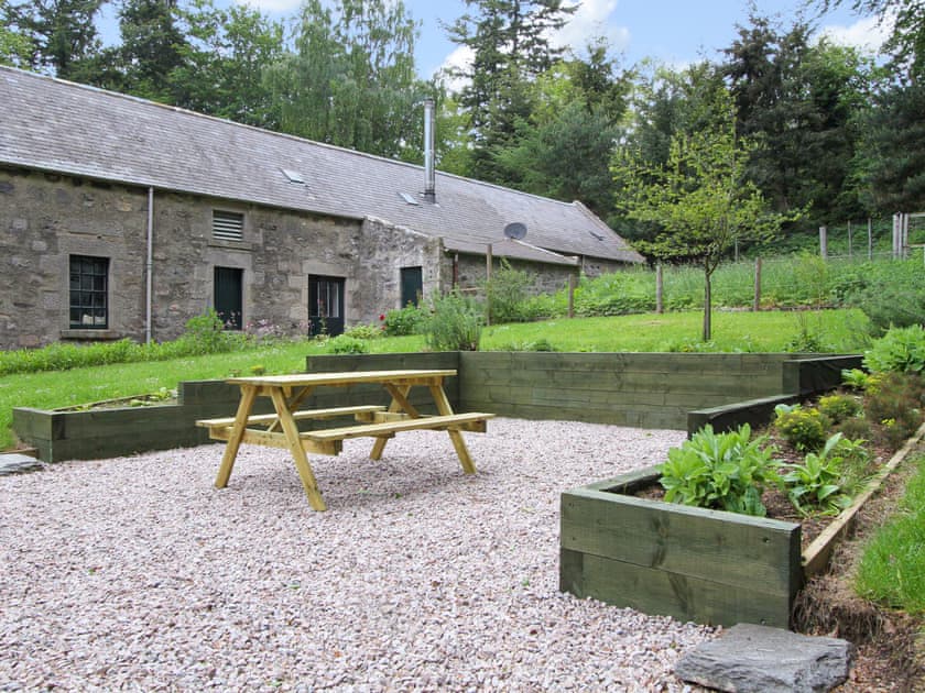 Sitting out area | Home Farm Cottage - Glenkindie Estate Holiday Cottages, Glenkindie, near Alford