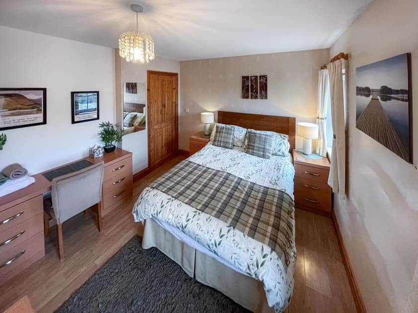 Comfortable double en suite bedroom  | Apple Tree Cottage, Threlkeld, near Keswick