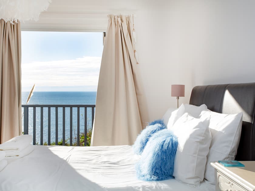 Double bedroom | Lookout, Downderry