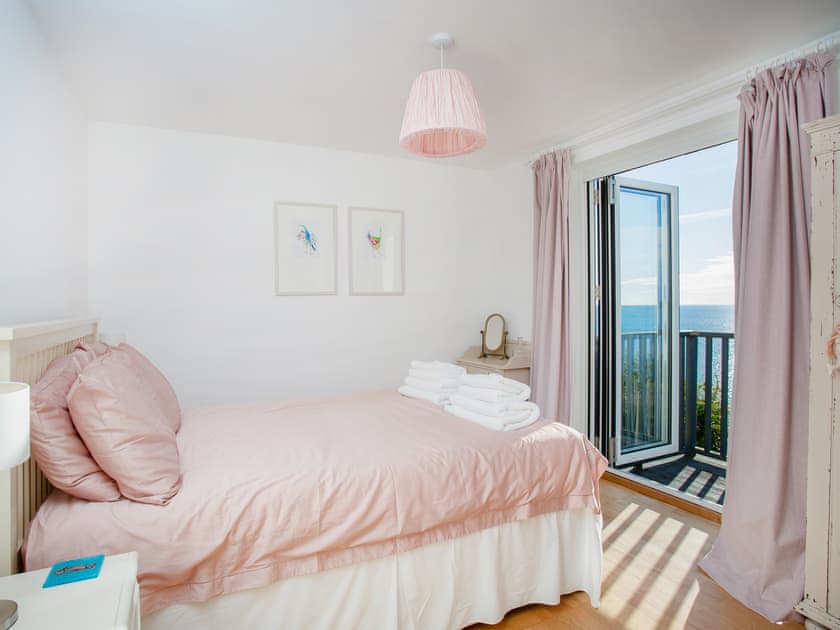 Double bedroom | Lookout, Downderry