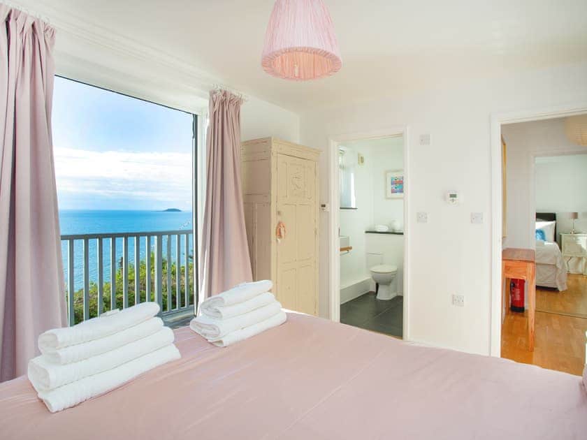 Double bedroom | Lookout, Downderry