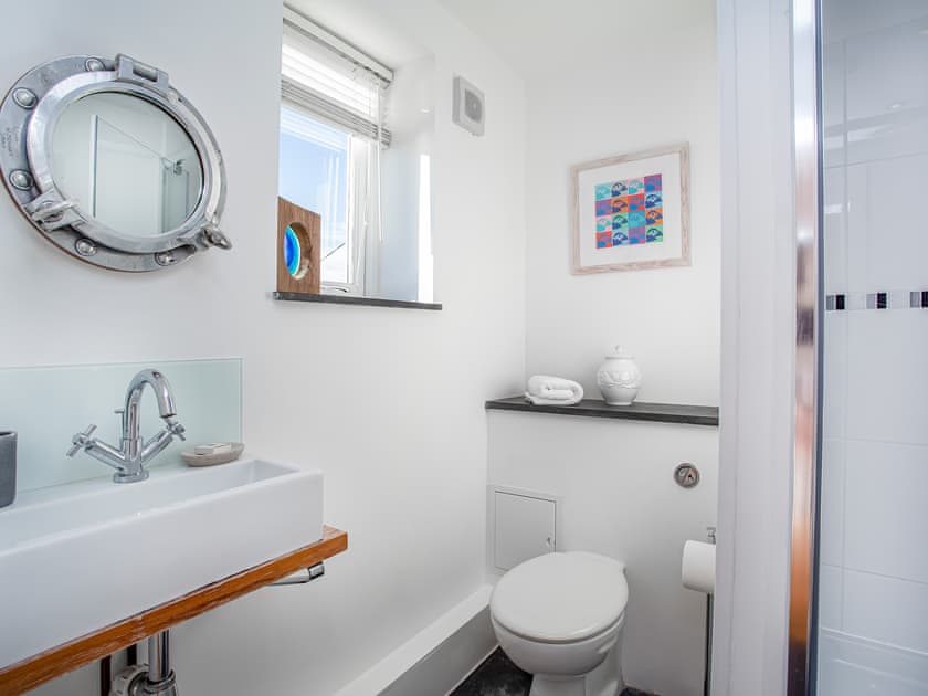 Bathroom | Lookout, Downderry