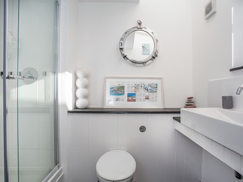 Bathroom | Lookout, Downderry