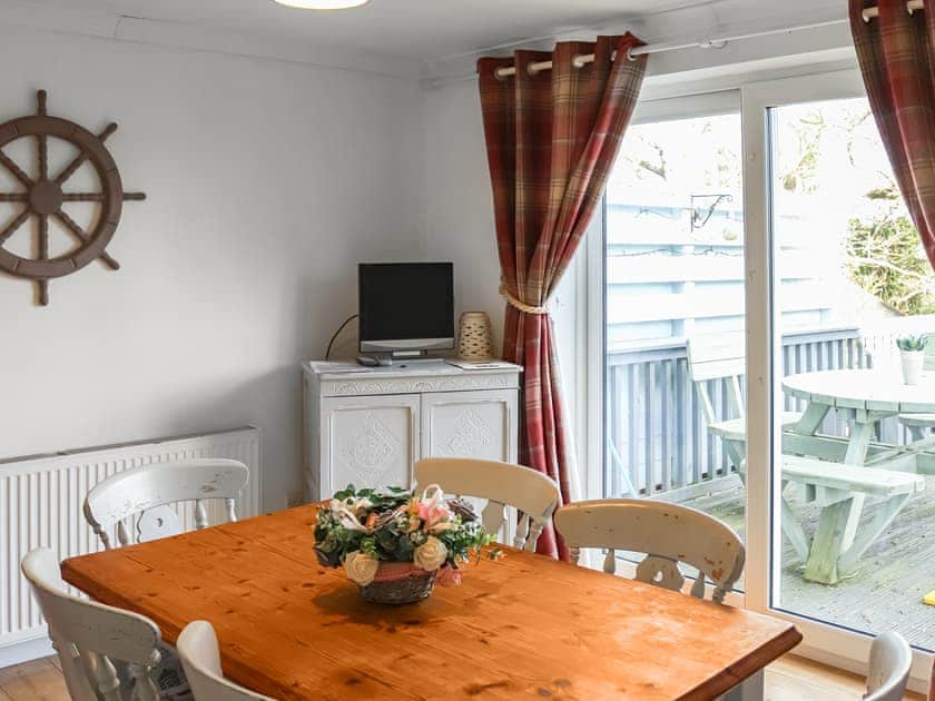 Kitchen/diner | Lon Lwyd Isaf, Pentraeth