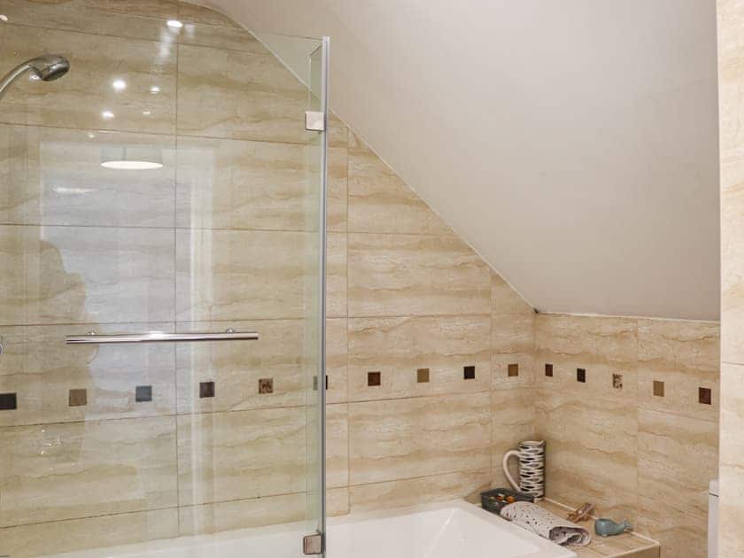 Bathroom | Lon Lwyd Isaf, Pentraeth