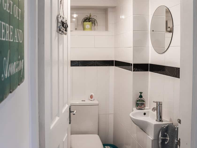 Bathroom | Lon Lwyd Isaf, Pentraeth