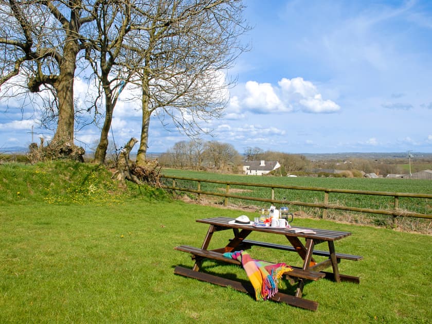 Nash Fields Cottage, Llangwm, near Burton