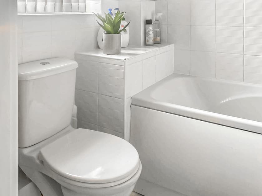 Bathroom | The Gainsborough Mews, Gainsborough