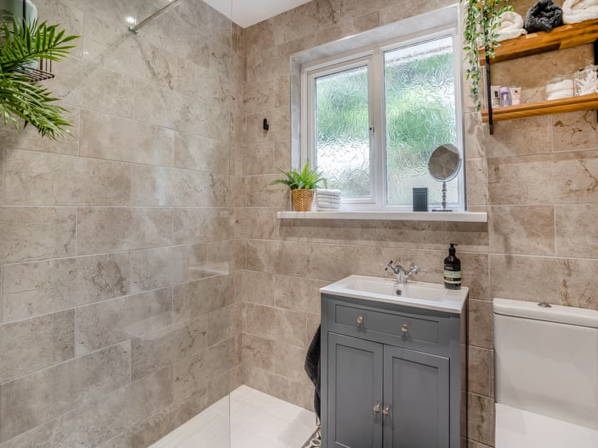 Bathroom | The Putts, Mumbles