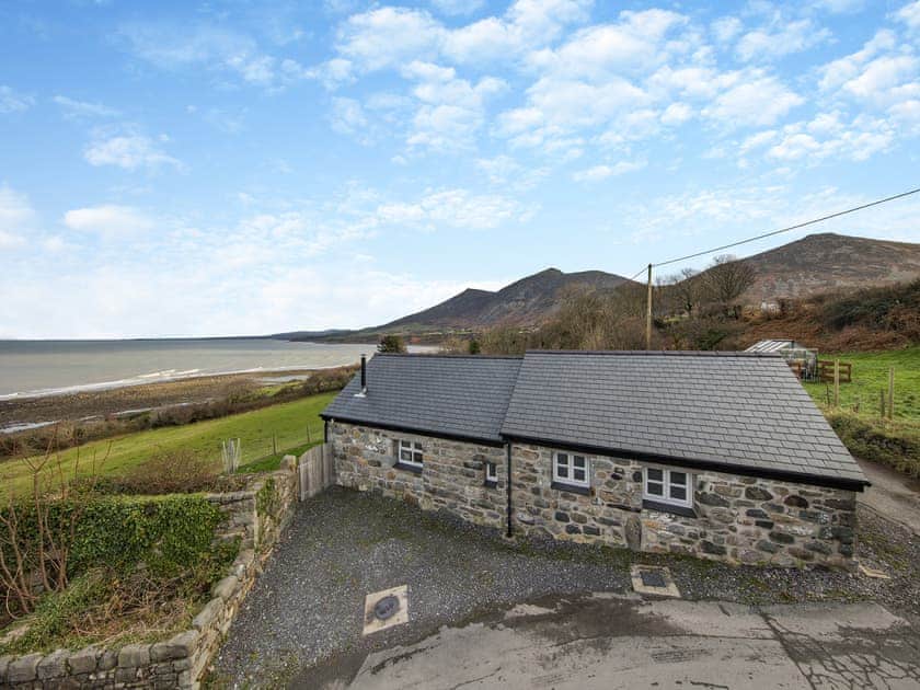Exterior | Y Beudy Gwydir, Trefor Nr Caernarfon