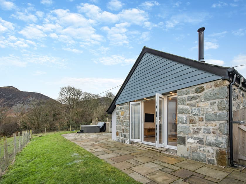 Exterior | Y Beudy Gwydir, Trefor Nr Caernarfon