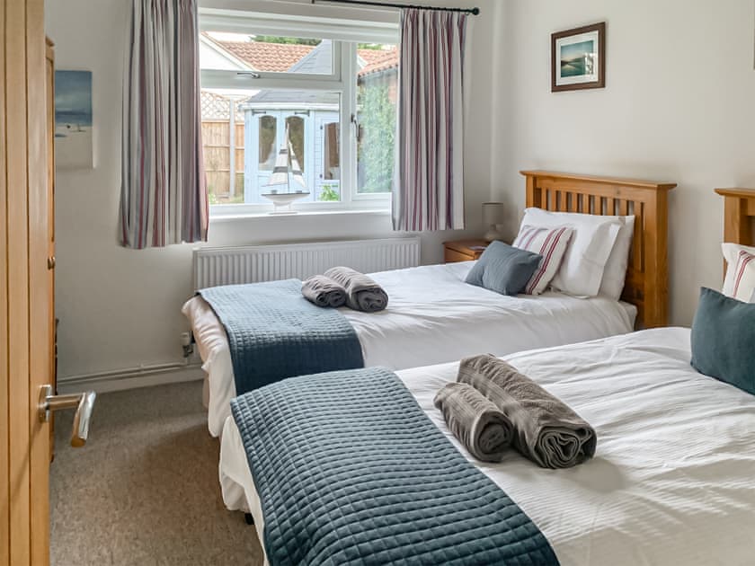 Twin bedroom | September Cottage, Brancaster, near Wells-next-the-Sea
