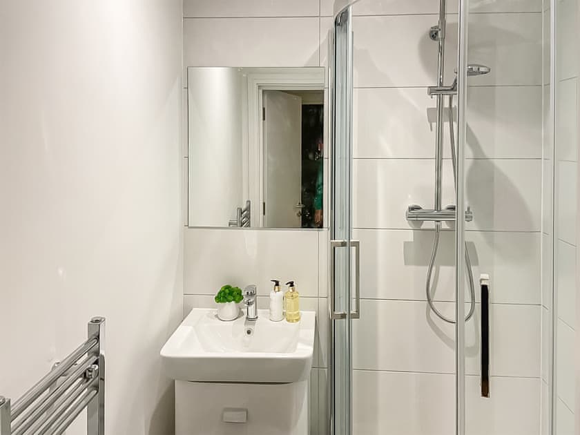 Shower room | Apartment 5 - York Riverside Apartments, York