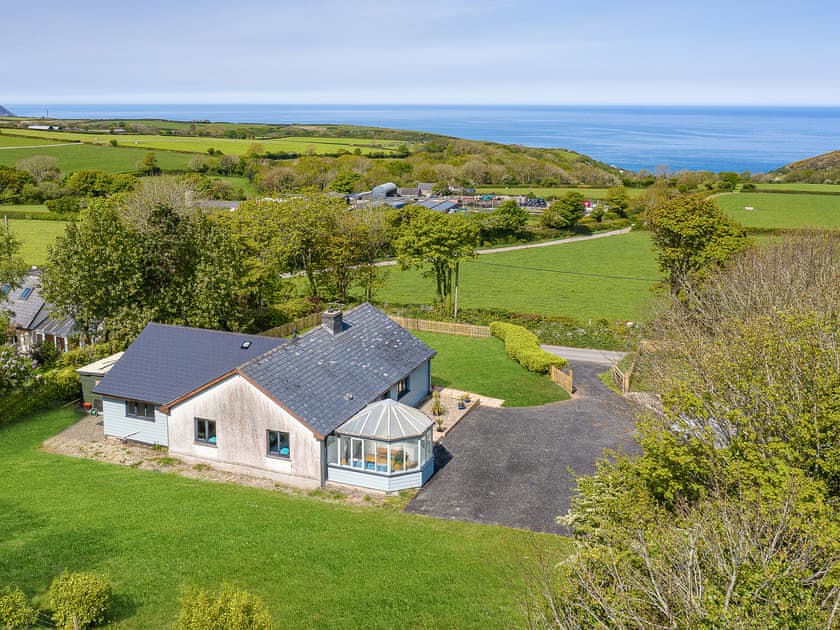 Setting | Great Tree House, Llangrannog