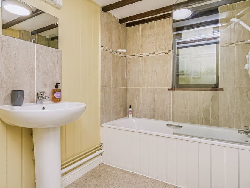Bathroom | Lavender Cottage, Arreton