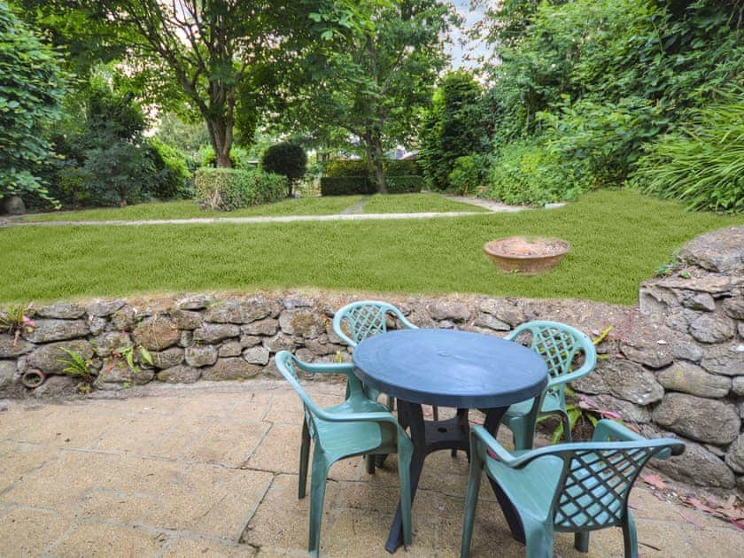Sitting-out-area | Lavender Cottage, Arreton