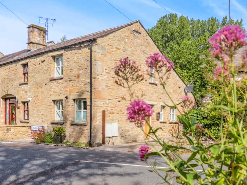 Exterior | Cross House Cottage - Castle Gate Retreats, Kirkby Lonsdale