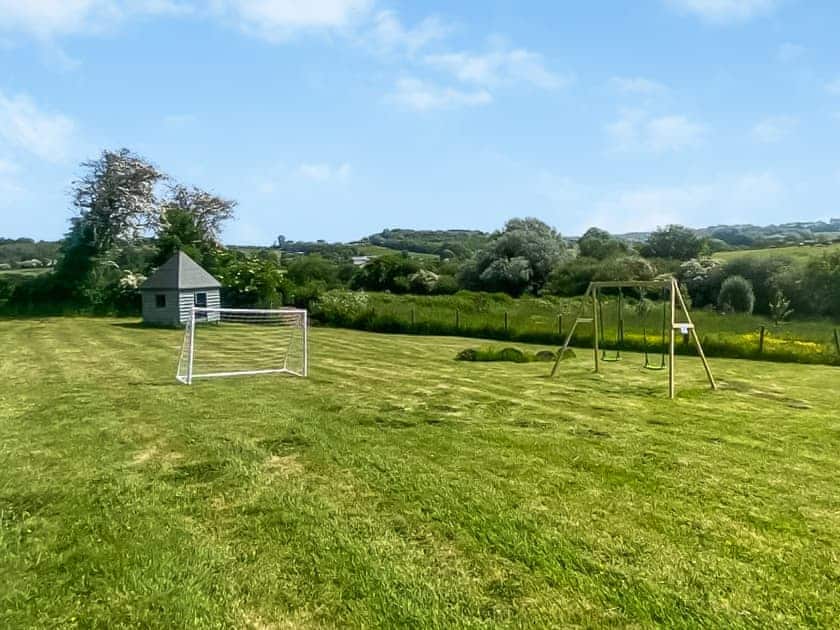 Outdoor area | Woodpecker - Kids Love Yurts, Newport