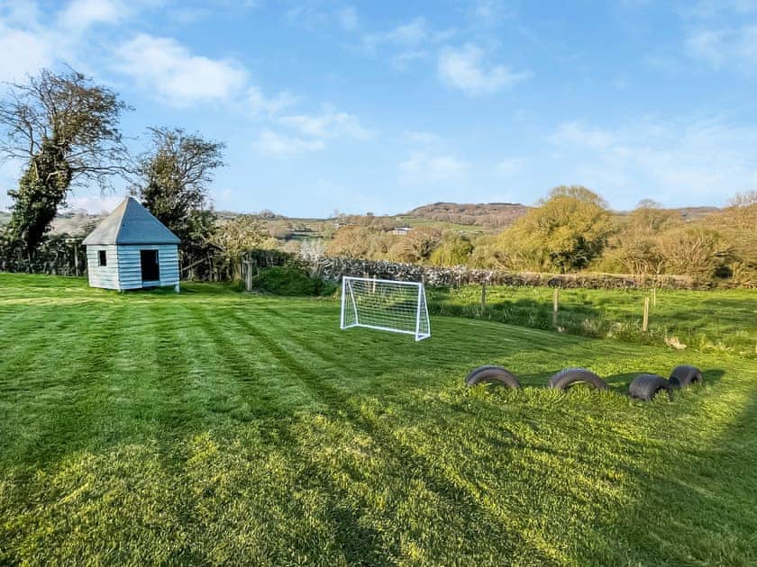 Outdoor area | Kingfisher - Kids Love Yurts, Newport