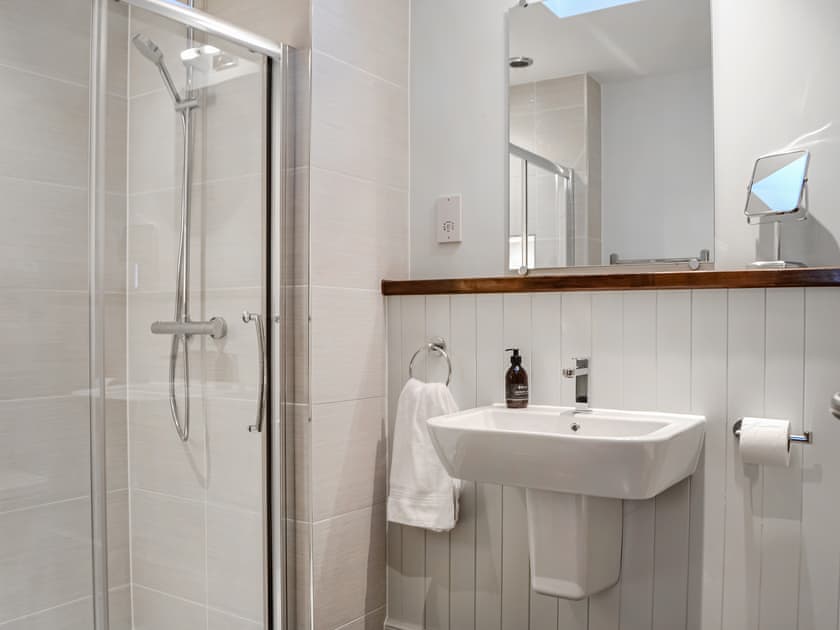 Bathroom | The Old Mill - Paddockhall Cottages, Linlithgow