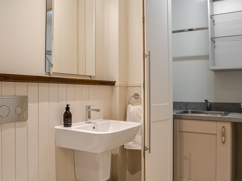 Bathroom | The Old Mill - Paddockhall Cottages, Linlithgow
