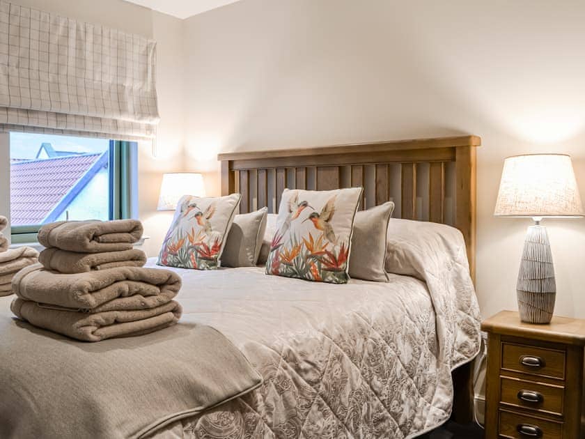 Double bedroom | Pride of Erin - Paddockhall Cottages, Linlithgow