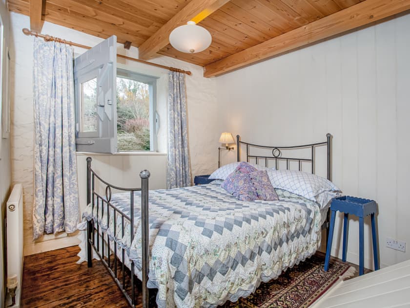Double bedroom | Hallowarren Barn, The Lizard, near Falmouth