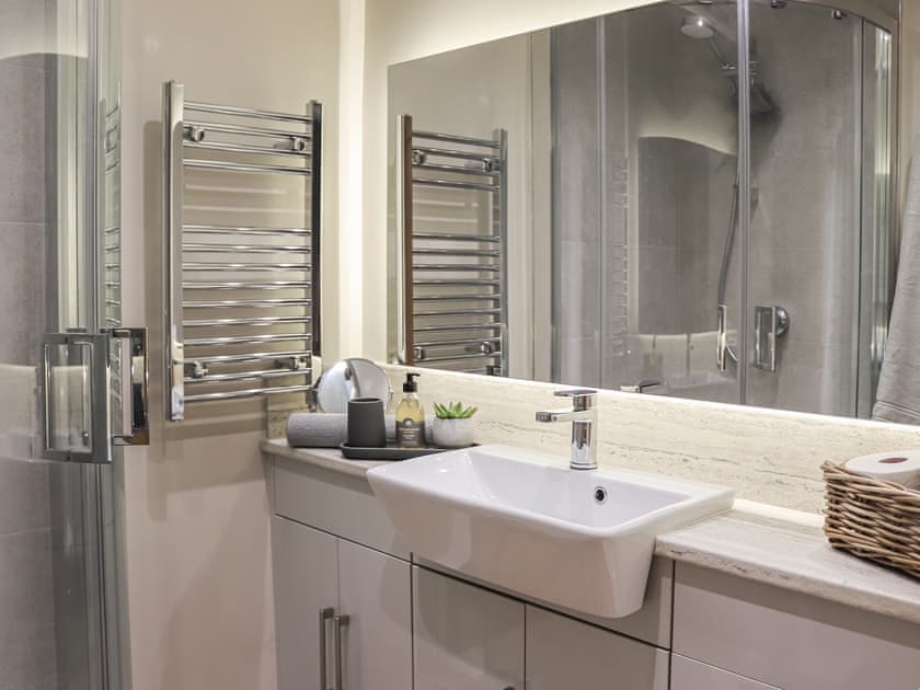 Bathroom | South Snowdon Wharf, Porthmadog