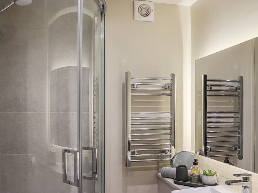 Bathroom | South Snowdon Wharf, Porthmadog
