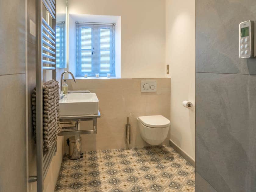 En-suite | The Barn at Gelli Newydd - Gelli Newydd Farm Cottages, Llanrwst
