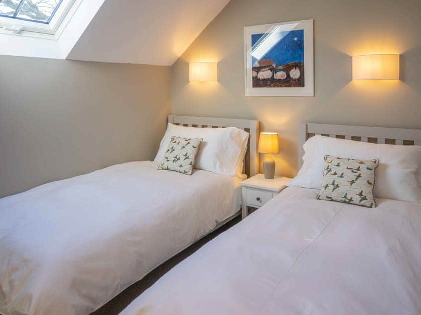 Twin bedroom | The Barn at Gelli Newydd - Gelli Newydd Farm Cottages, Llanrwst