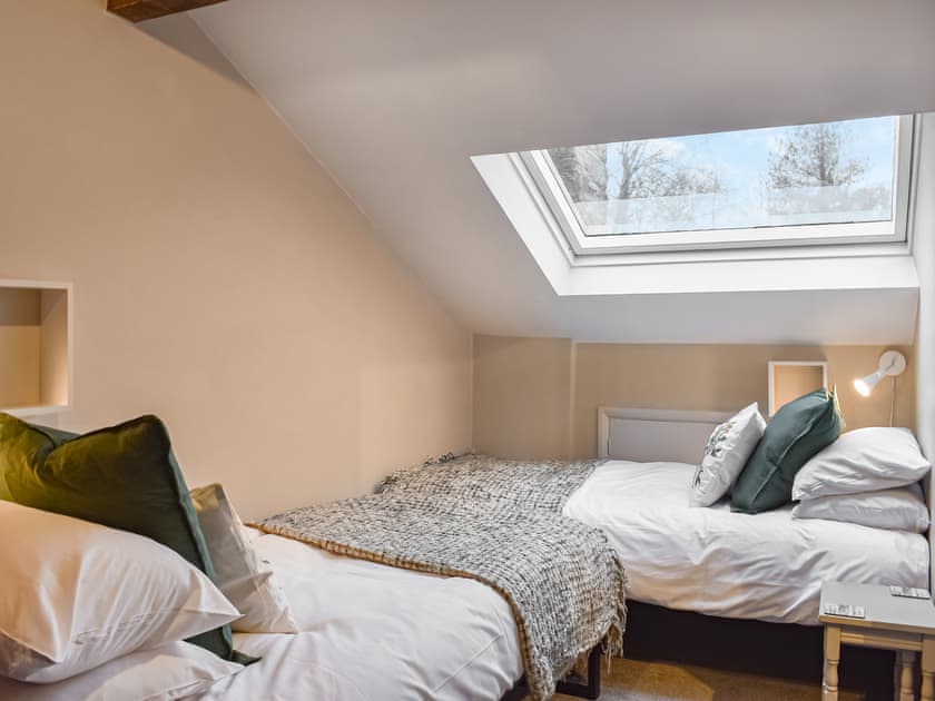 Twin bedroom | Cross House Cottage - Castle Gate Retreats, Kirkby Lonsdale