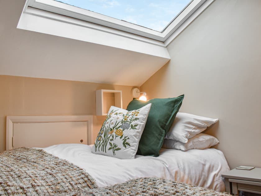 Twin bedroom | Cross House Cottage - Castle Gate Retreats, Kirkby Lonsdale