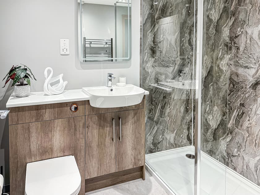 Bathroom | Ysgubor - Rhyddallt Ganol Cottages, Caethro, near Caernarfon